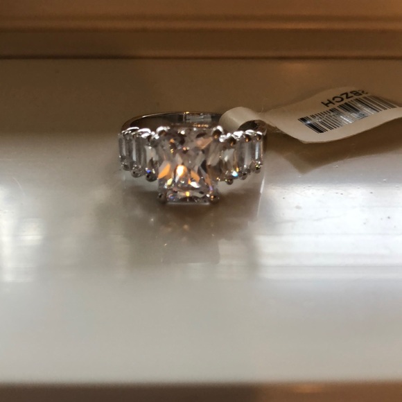 Size 7 dress ring, beautiful cz crystals. - Picture 3 of 5